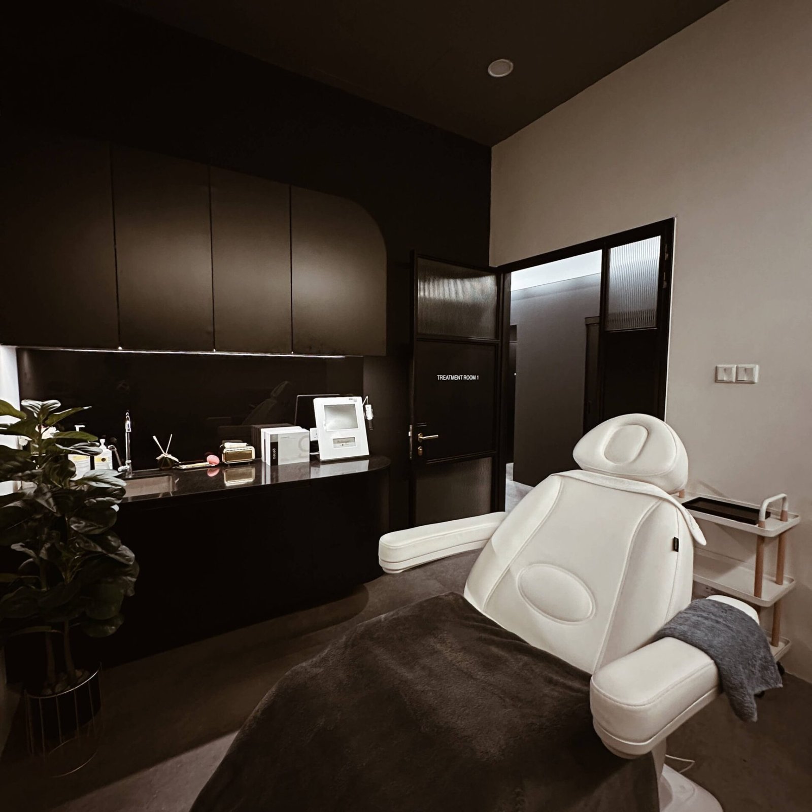 define-clinic-treatment-room1-mydoctiny